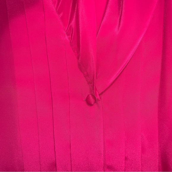 🌷5/$20 Women’s Vibrant Pink Blouse - Picture 4 of 5